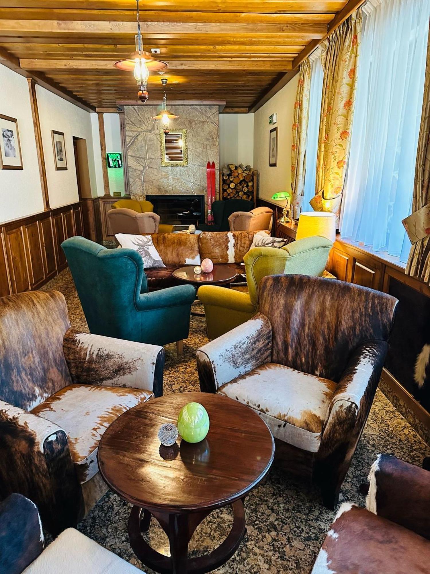 Horsky Hotel Encian โดโนวาลี ภายนอก รูปภาพ