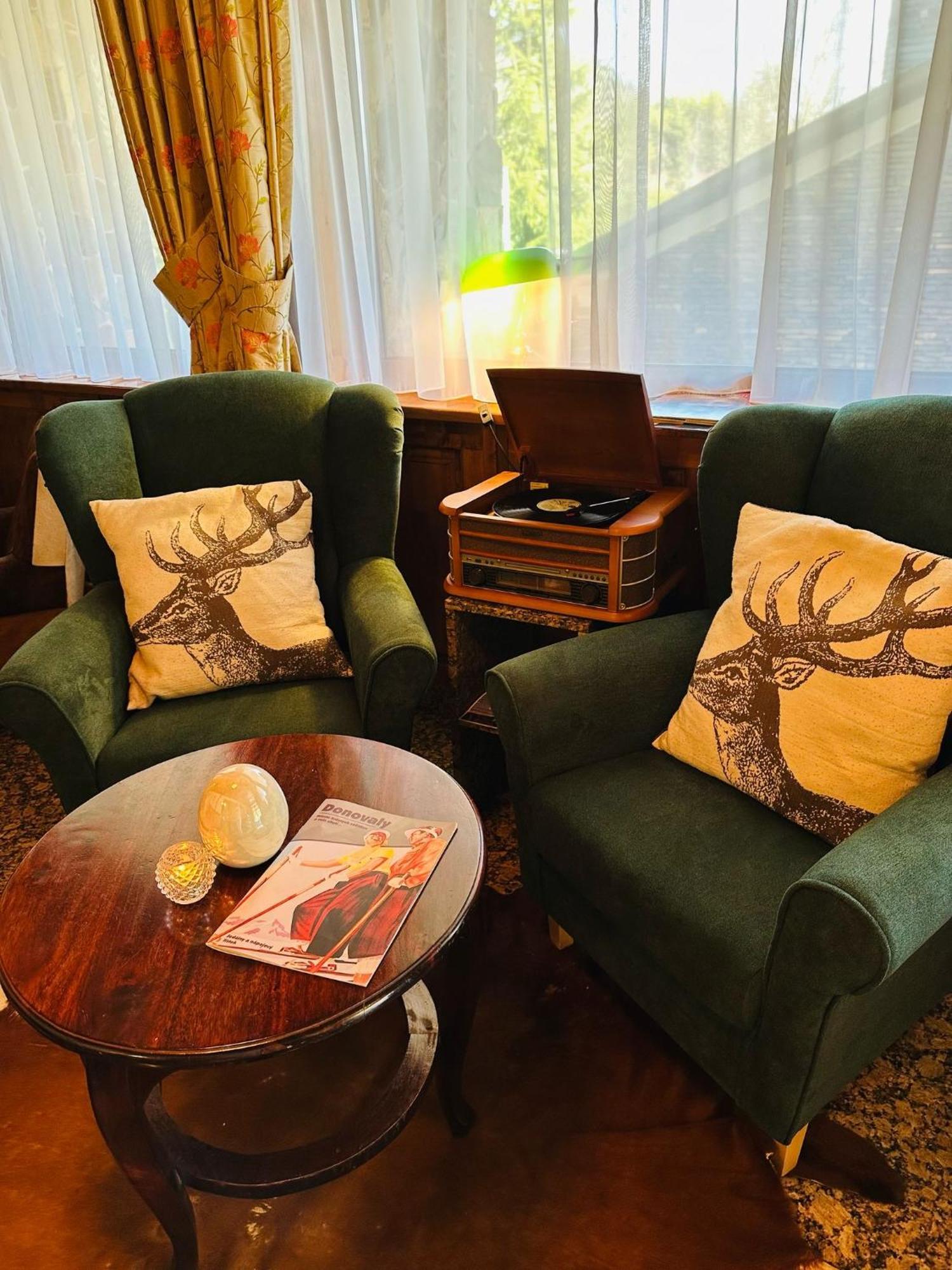 Horsky Hotel Encian โดโนวาลี ภายนอก รูปภาพ