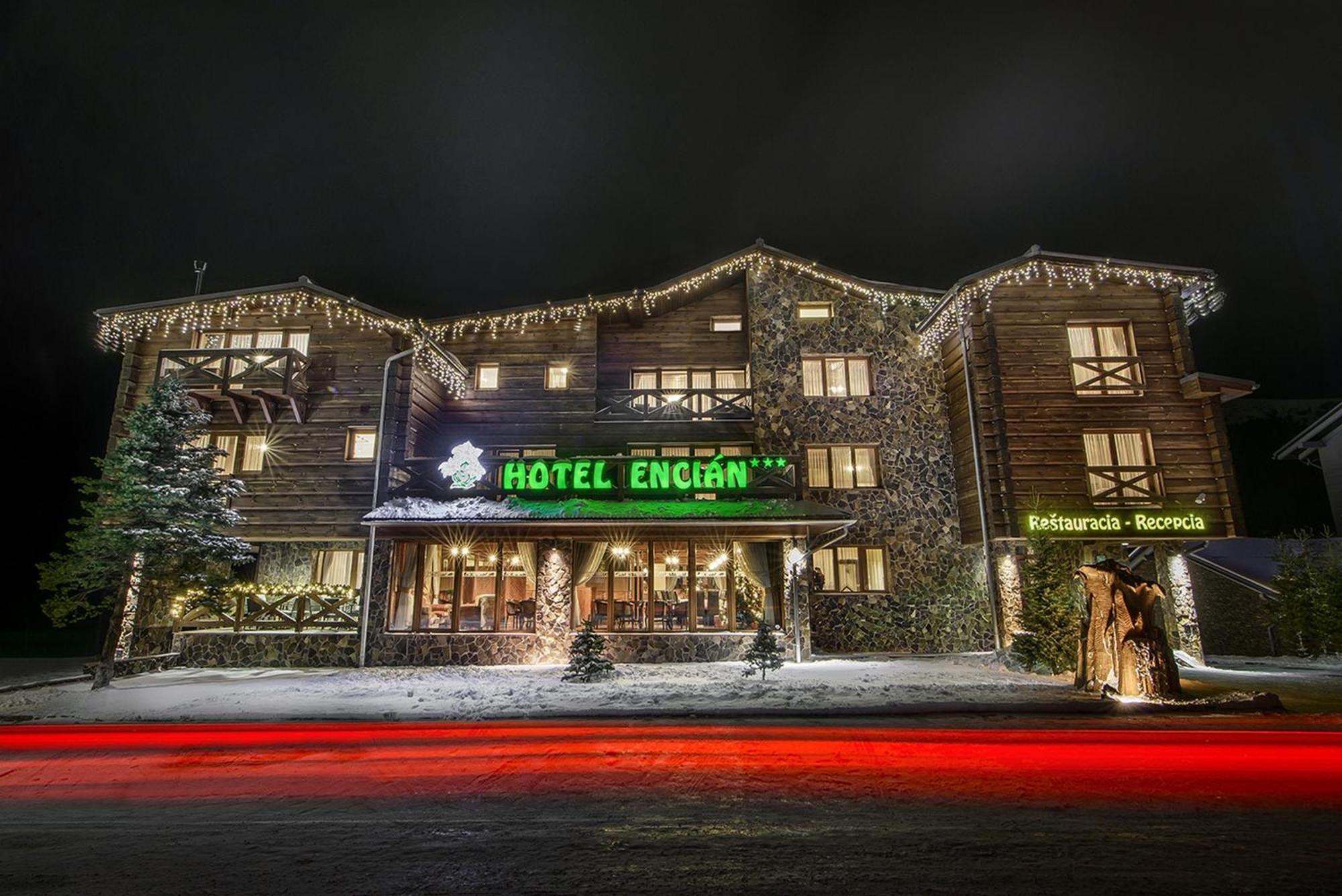 Horsky Hotel Encian โดโนวาลี ภายนอก รูปภาพ