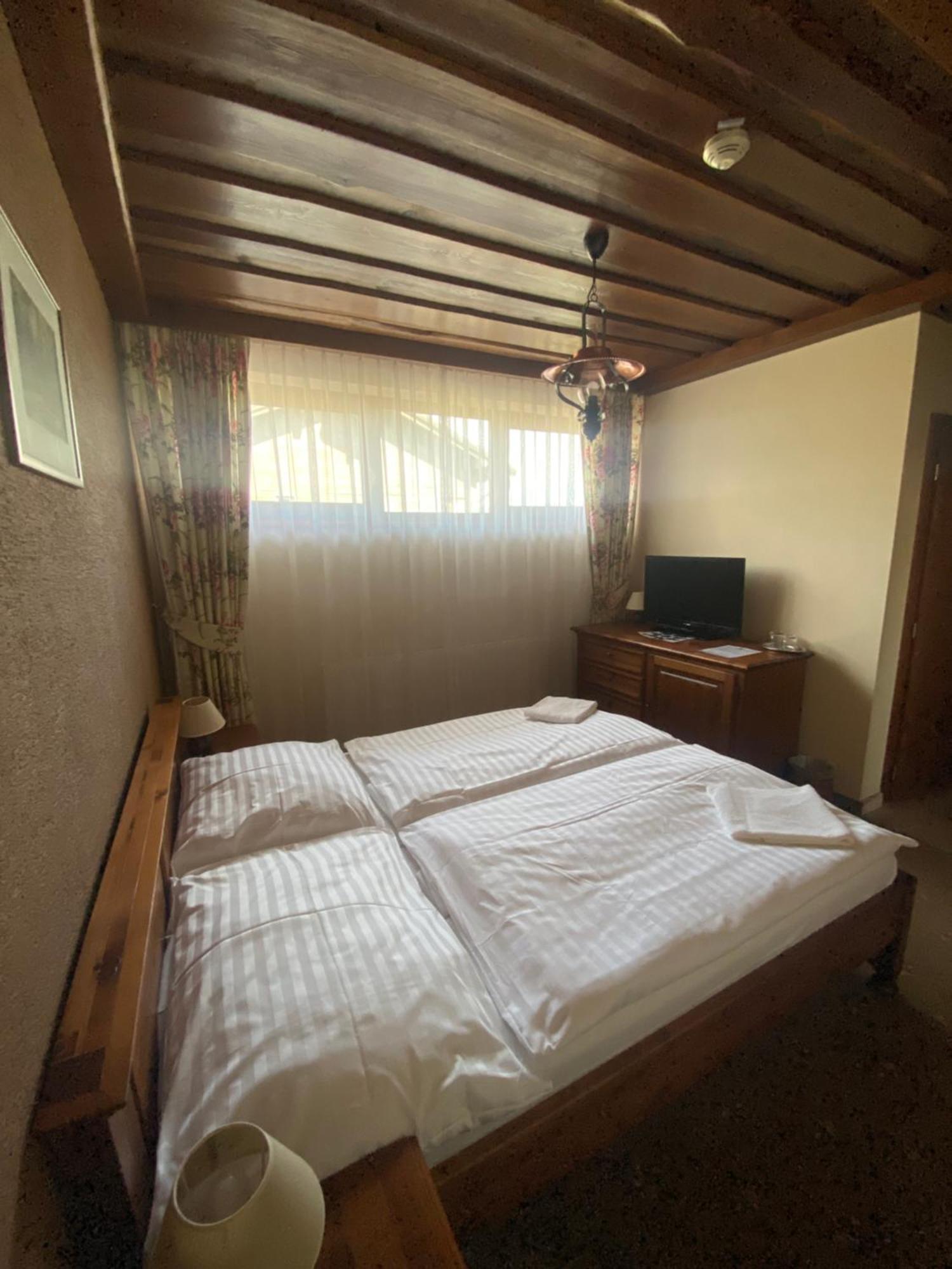 Horsky Hotel Encian โดโนวาลี ภายนอก รูปภาพ