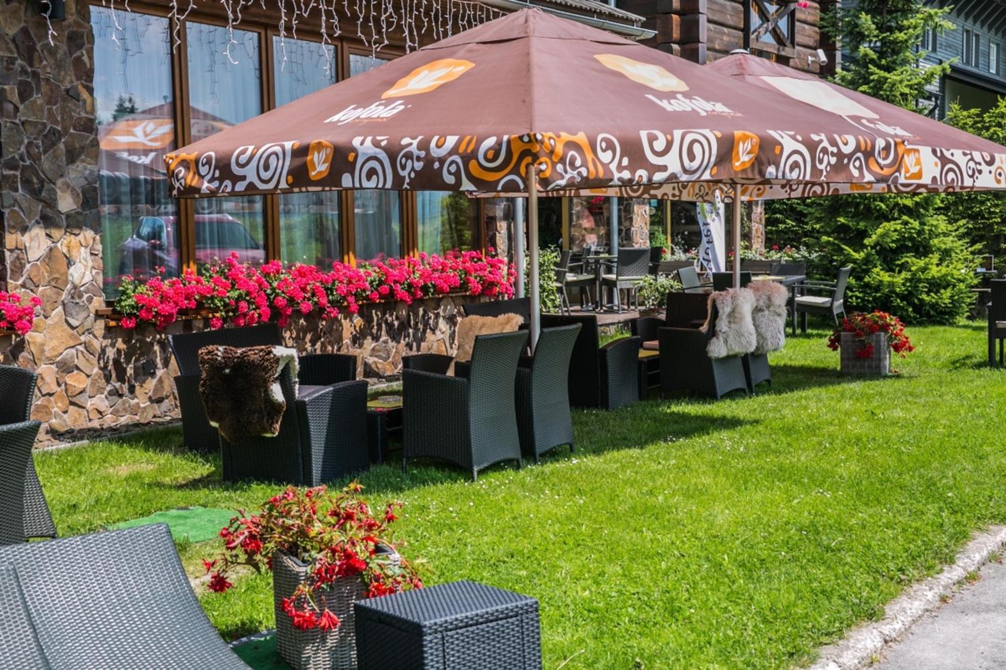 Horsky Hotel Encian โดโนวาลี ภายนอก รูปภาพ